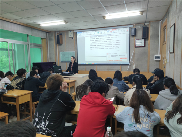 赵晗老师耐心讲解